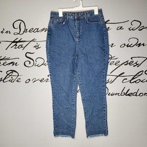 NWT Boohoo Women's Blue jeans with Frayed Hem, 8